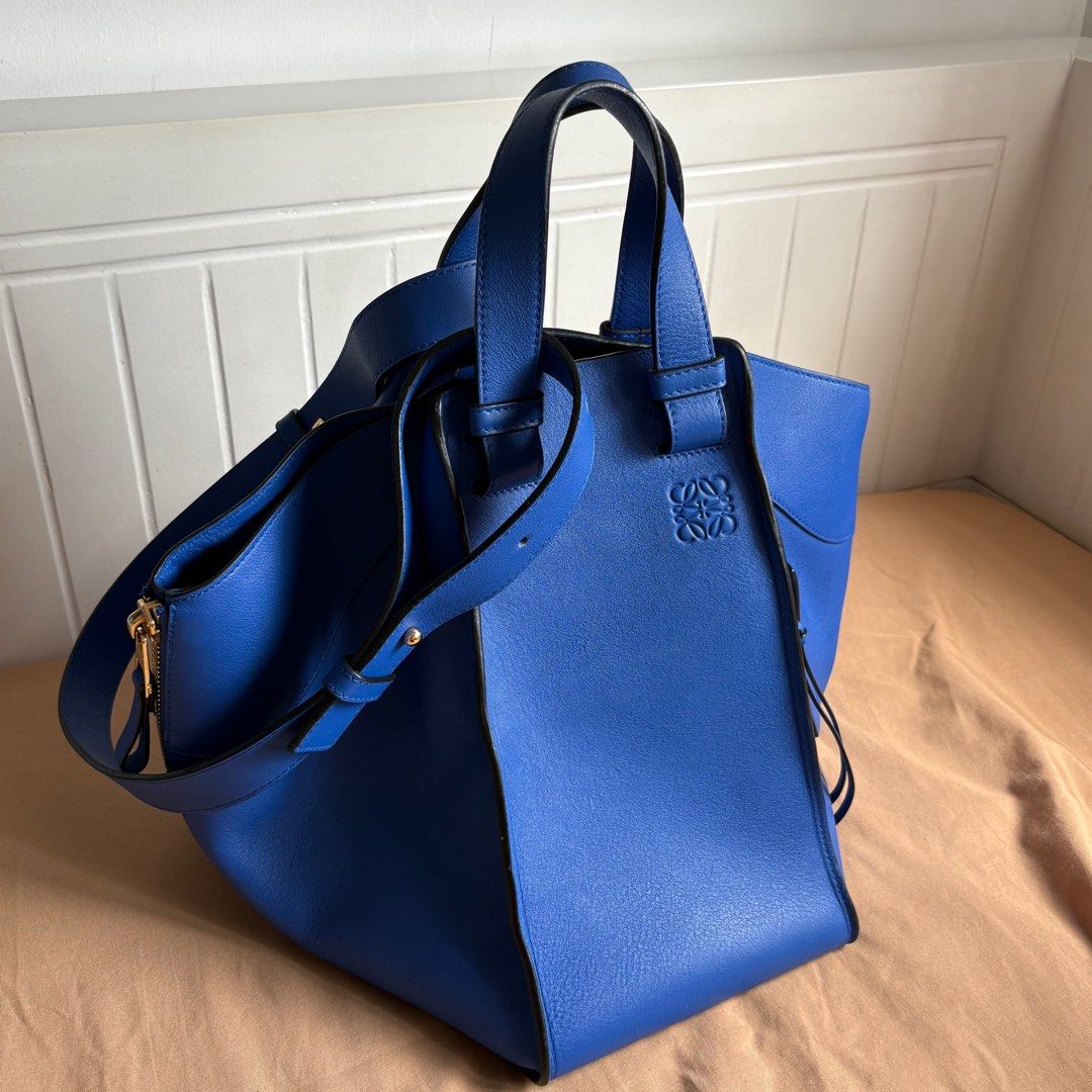 SALE❗️Authentic Loewe Hammock Medium Bag (Category: Luxury Bags & Wallets) located in Manila. Submitted by snatchmybag (Listing ID 1376293125, Image 1). Description: .