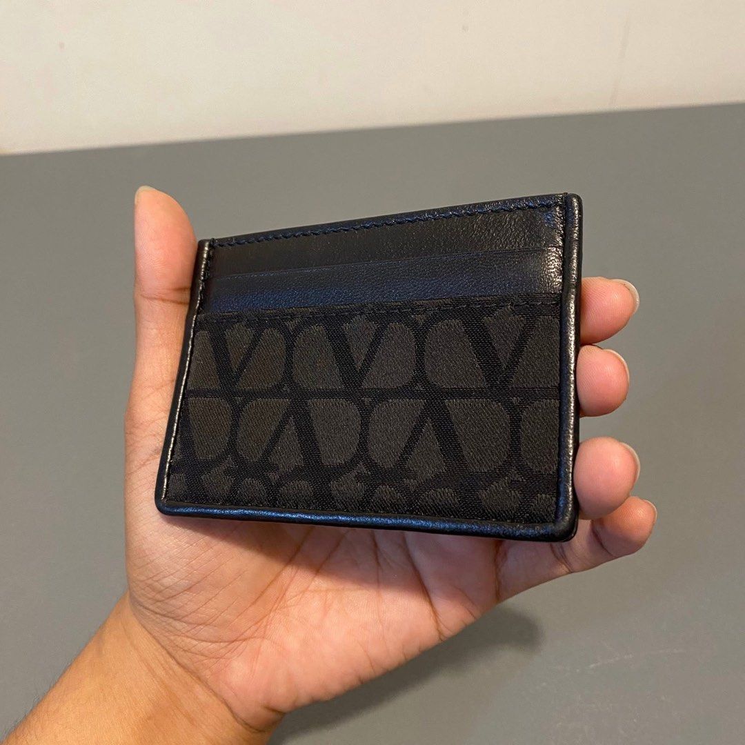 Authentic Valentino Cardholder (Category: Luxury Bags & Wallets) located in Quezon City. Submitted by jhaediah (Listing ID 1376226102, Image 2). Description: VLNTN good condition Unisex.
