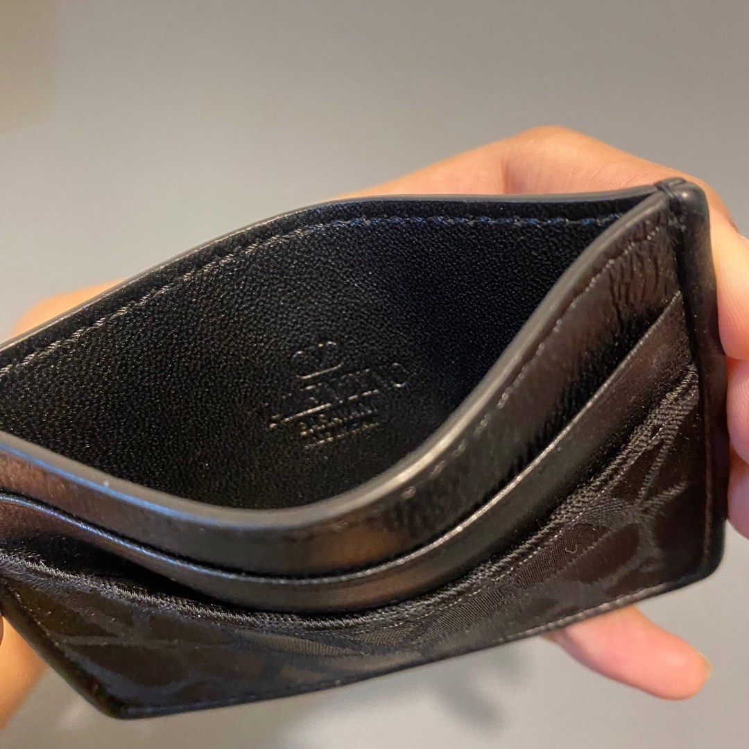 Authentic Valentino Cardholder (Category: Luxury Bags & Wallets) located in Quezon City. Submitted by jhaediah (Listing ID 1376226102, Image 3). Description: VLNTN good condition Unisex.