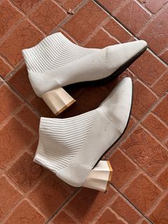(Category: ) located in . Submitted by aboutshewears (Listing ID 1376278898, Image 1). Description: .