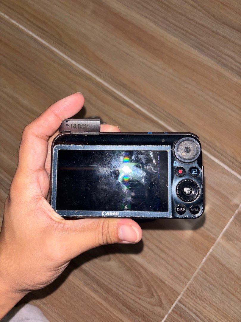 CANON SX210is + two untested (Category: Cameras) located in Lapu Lapu. Submitted by amnavarro (Listing ID 1376262954, Image 3). Description: ₱3,500 + sf for 3 cameras 2 untested & 1 working CANON SX210 is - 14.1 mp - 14x optical zoom - body condition: 6/10 - issues: black LCD (see last photo) but can still take photos + medyo hazy output SONY F88 - 5.1 mp - untested GE C1033 - 10mp - untested.