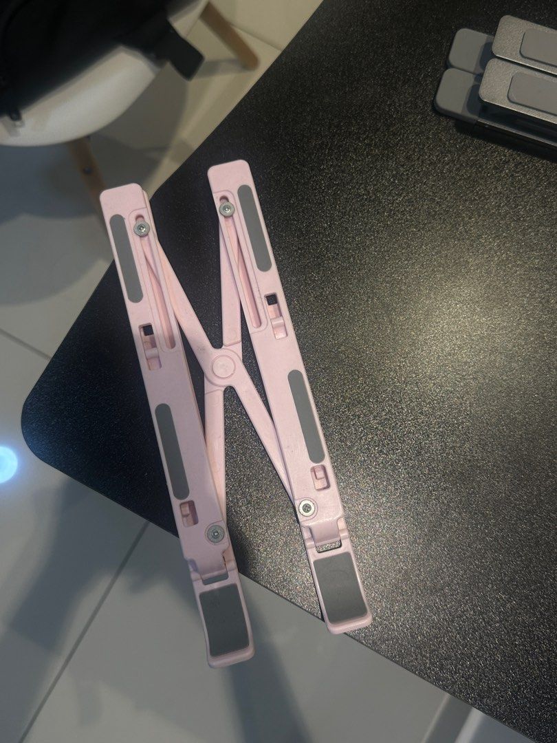 Computer Stand (Category: Other Accessories) located in Melaka Tengah. Submitted by qlxxiuling (Listing ID 1376283791, Image 1). Description: All in good condition🔥 90%like new.