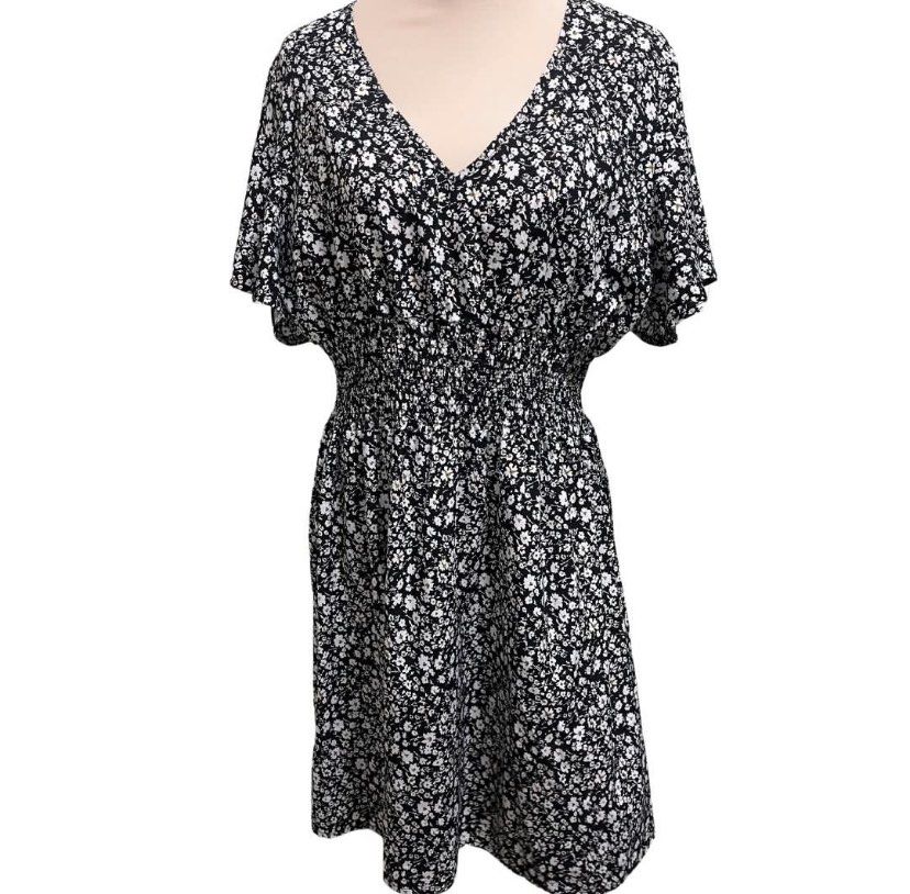 Dainty Butterfly Elegant Dress (Category: Dresses) located in Marikina City. Submitted by creatingmorespace (Listing ID 1376295895, Image 3). Description: Very nice when worn. Can fit Large to 2XL. Worn just once during dinner abroad. .