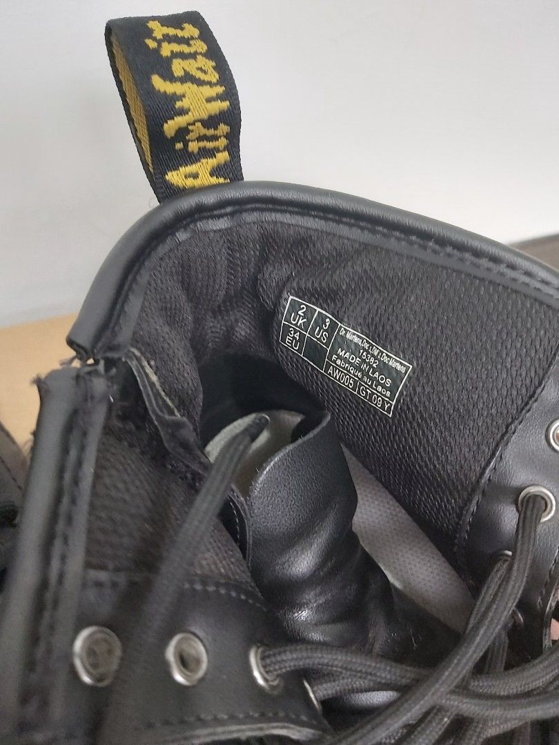 由 muimui17591 (刊登 ID 1376265433，圖片 3) 提交，位於 南投縣 (Nantou) 的 <免運費>Dr.Martens 童鞋 (類別：嬰兒及兒童流行時尚)，說明：當時買剛好尺碼，小孩只穿一個冬季，物品仍很新。 有原裝盒子 SIZE：EU34/EU3/EU2 [售出不退]。