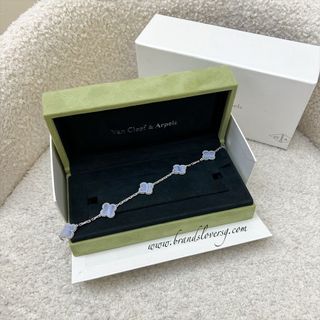 (Category: ) located in . Submitted by brands_lover (Listing ID 1374342487, Image 1). Description: .