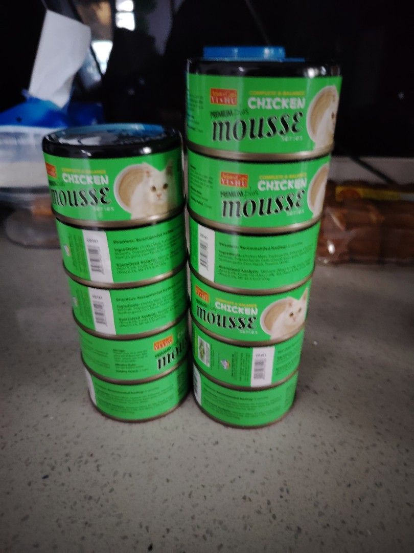 For trade (Category: Pet Food) located in Singapore. Submitted by javina84 (Listing ID 1376374975, Image 1). Description: Looking to trade for sheba wet food or treats.