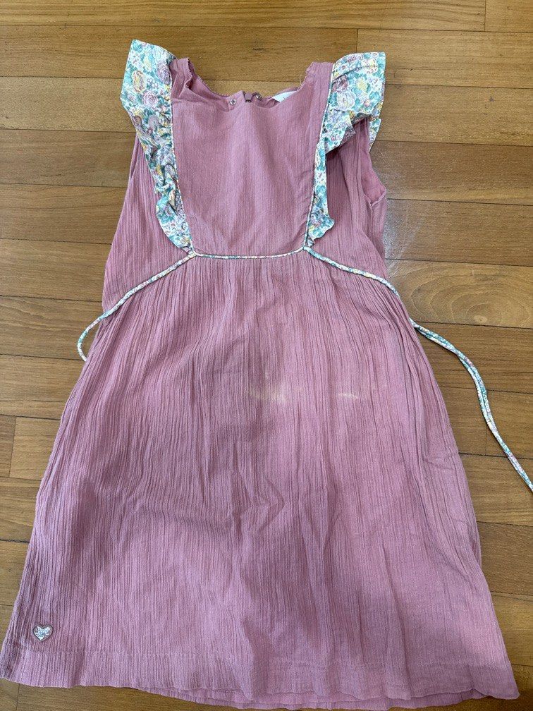 Girl Dress Chauteau de Salle (Category: Babies & Kids Fashion) located in Singapore. Submitted by lettingprelovedgo (Listing ID 1376294031, Image 1). Description: With some stains in the bottom part. Other than that all other areas are in perfect condition. .