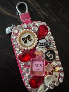 (Category: ) located in . Submitted by shopaholic_confessions (Listing ID 1376315749, Image 1). Description: .