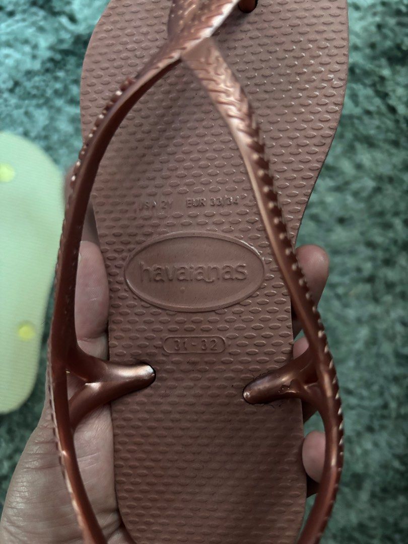 Havaianas Luna girls (Category: Babies & Kids Fashion) located in Singapore. Submitted by louloutongtong2025 (Listing ID 1376333377, Image 3). Description: Eur Size 33-34 Around 8 years old kid.