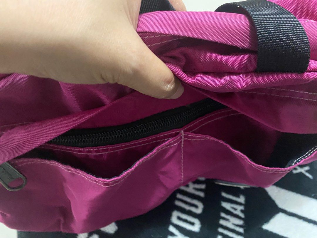 Hawk bag (Category: Cross-body Bags) located in Santa Maria. Submitted by jordangail (Listing ID 1376331987, Image 3). Description: Excellent condi hawk bag May isang stain lang kita sa pic Di mashado gamit Naitago lang Original hawk bag 12x6 No issue maliban sa stain Mine na Gcash Lbc Jnt .