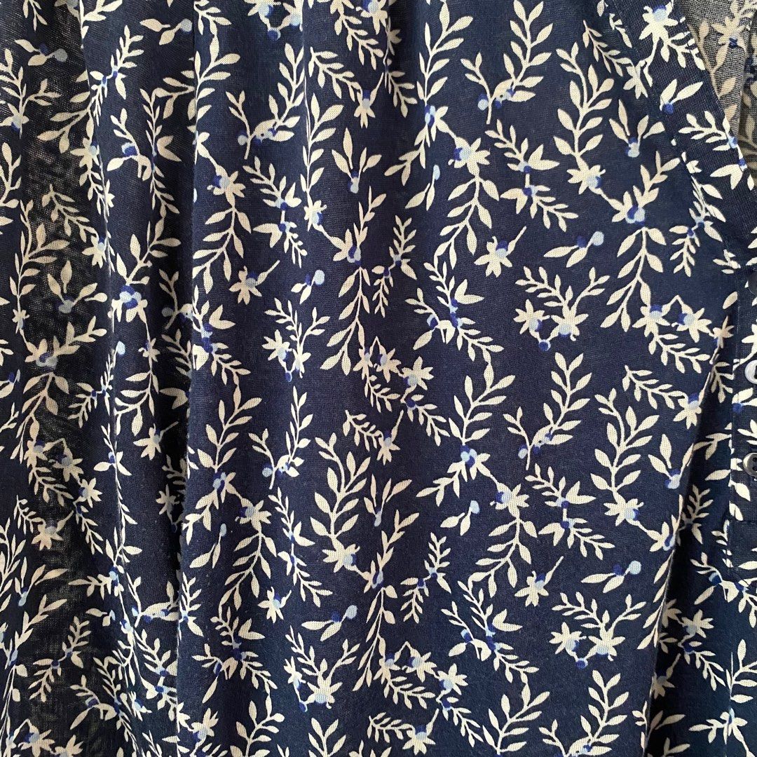 H&M 3/4 Sleeves Floral Top 2 (Category: Blouses) located in Quezon City. Submitted by nikknacks (Listing ID 1376229215, Image 2). Description: H&M 3/4 Sleeves Floral Top 2 ✅Size: Small (can fit up to XL) ✅Garment Measurements: Length: 24” Bust: 42” Waist: 43” ✅Like new, barely used ✅RFS: Decluttering 💰Php 500 ✉️PM if interested .