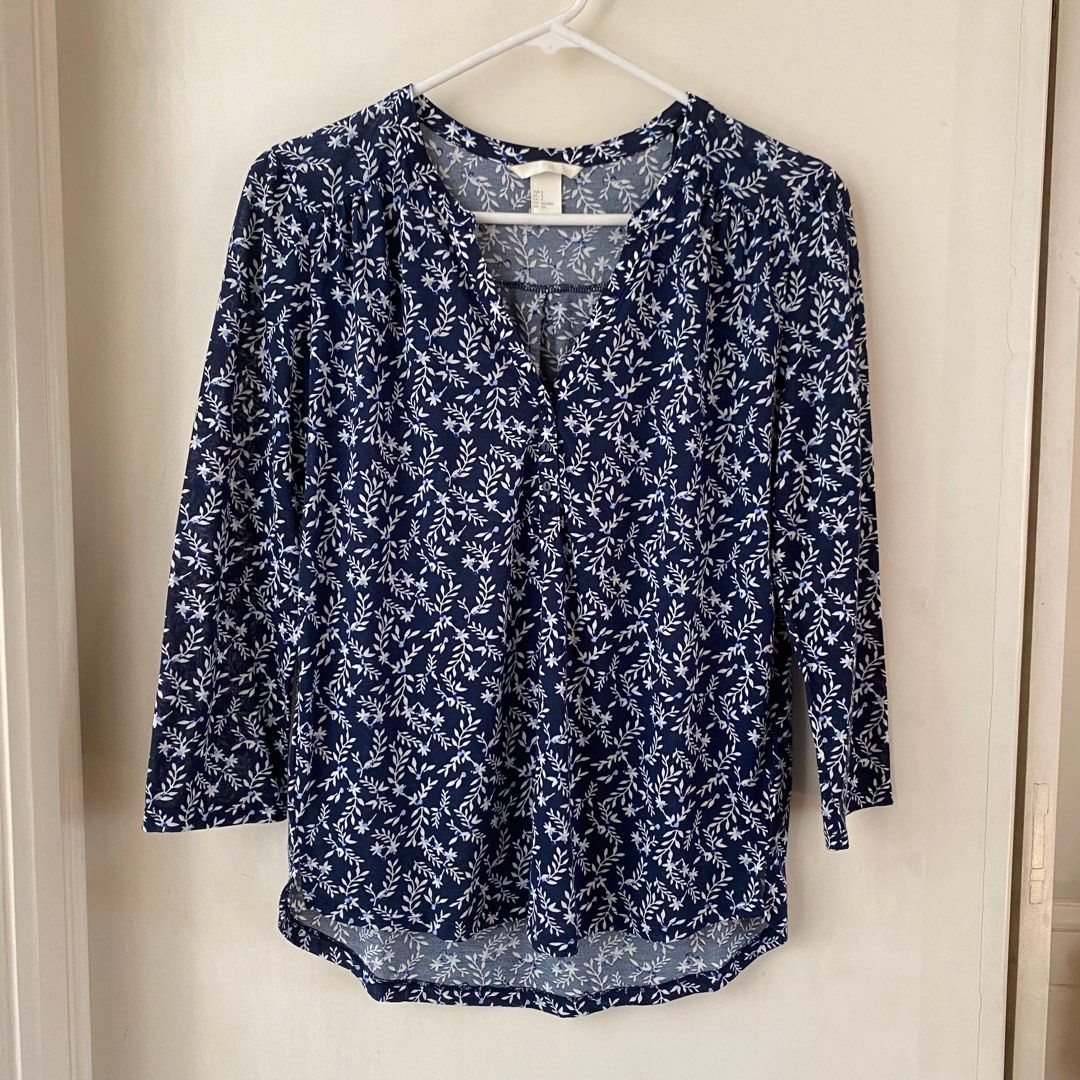 H&M 3/4 Sleeves Floral Top 2 (Category: Blouses) located in Quezon City. Submitted by nikknacks (Listing ID 1376229215, Image 1). Description: H&M 3/4 Sleeves Floral Top 2 ✅Size: Small (can fit up to XL) ✅Garment Measurements: Length: 24” Bust: 42” Waist: 43” ✅Like new, barely used ✅RFS: Decluttering 💰Php 500 ✉️PM if interested .