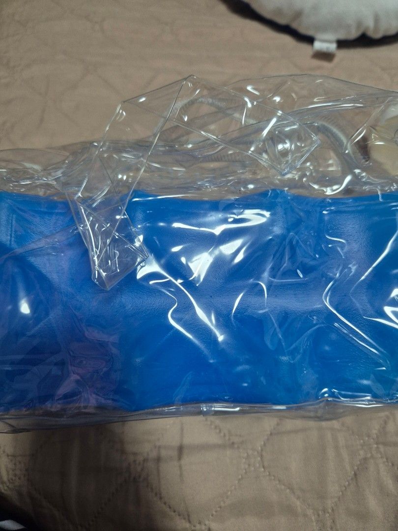 Ice pack 2pcs (Category: Breastfeeding & Bottle Feeding) located in San Jose. Submitted by nova2023 (Listing ID 1376293998, Image 2). Description: .