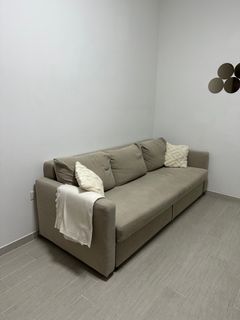 (Category: ) located in . Submitted by 00ina (Listing ID 1376247617, Image 1). Description: .