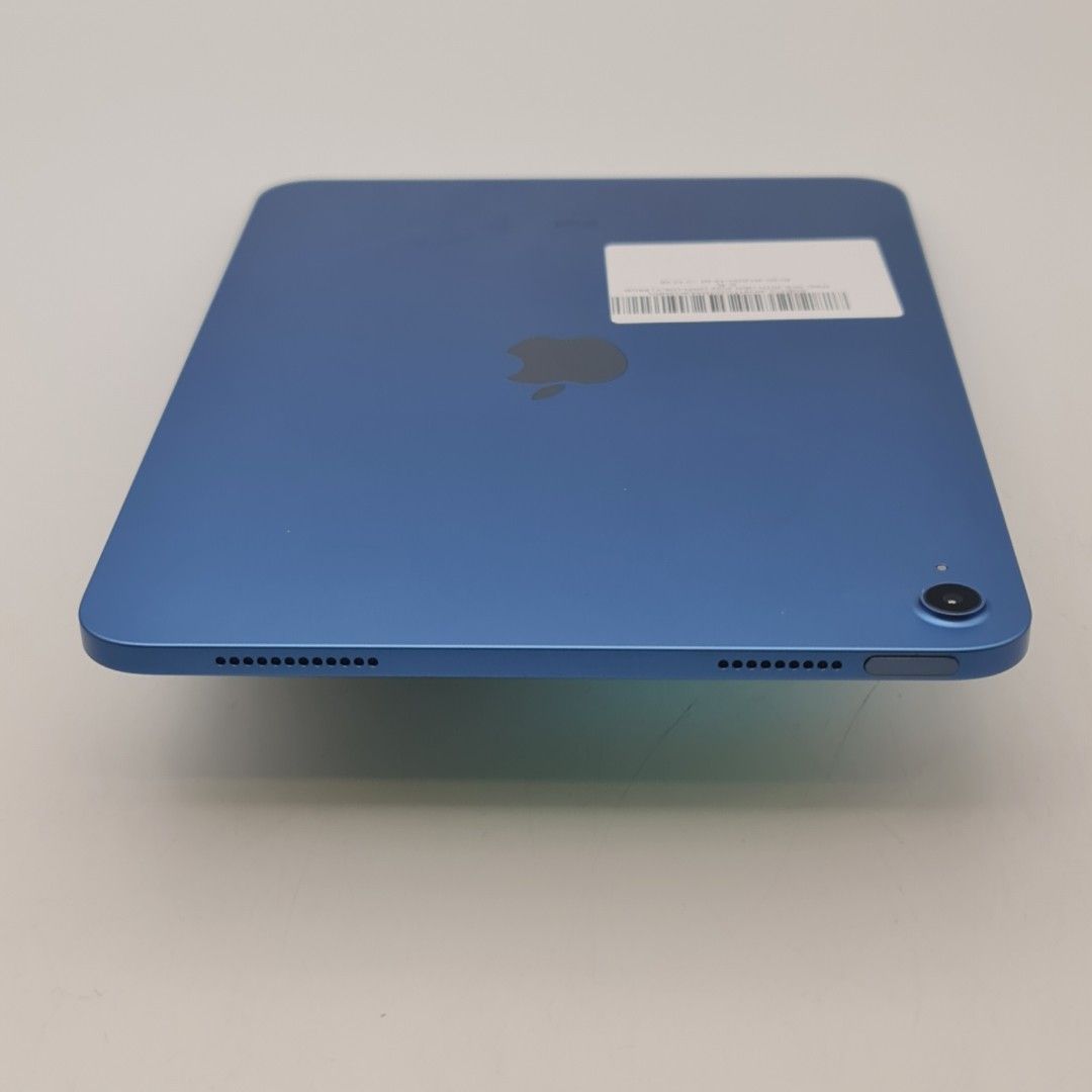 iPad 10 10.9" WiFi (2022) 64GB Blue (Category: iPad) located in Singapore. Submitted by carousellmobile (Listing ID 1376324353, Image 3). Description: .