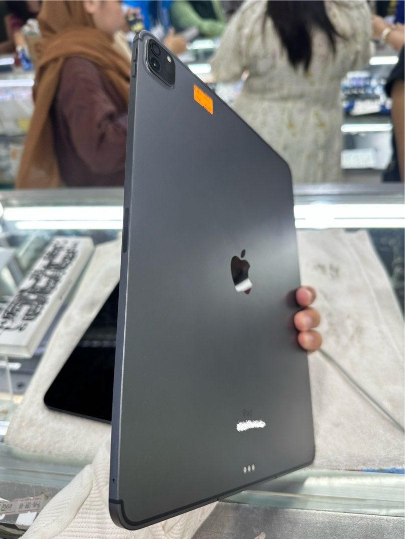 Ipad Pro M1 128gb 5G 11inch No issue (Category: iPad) located in San Juan City. Submitted by javedsgadgetshop (Listing ID 1376387165, Image 3). Description: INSTALLMENT OPTIONS : SPAY LATER / GGIVES / CREDIT CARD! WE BUY AND SELL SO PWEDE MAGBINTA OR SWAP ! Quick Specs : Ipad Pro 11inch M1 5G •128gb •NTC Variant •Good batt health •Factory Unlock •95% Smoothness •No hidden issue | No Repaired •100% Authentic | Not Refurbished •w/ OEM Charger & sto