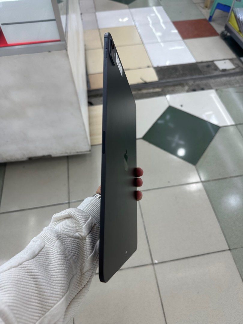 Ipad Pro M4 256gb 13inch Wifi (Category: iPad) located in San Juan City. Submitted by javedsgadgetshop (Listing ID 1376386339, Image 3). Description: INSTALLMENT OPTIONS : SPAY LATER / GGIVES / CREDIT CARD! WE BUY AND SELL SO PWEDE MAGBINTA OR SWAP ! Quick Specs : Ipad M4 Pro 13' •256gb •NTC Variant •100% batt health •Wifi Only •95% Smoothness •No hidden issue | No Repaired •100% Authentic | Not Refurbished •w/ OEM Charger & store warranty ❣️ - s