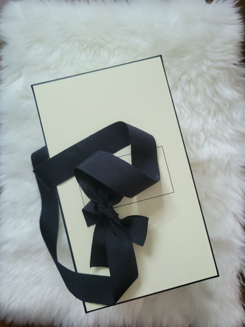 Jo Malone box with ribbon (Category: Accessory Holder, Box & Organizers) located in Caloocan City. Submitted by declutterjamiescloset (Listing ID 1376266787, Image 1). Description: can fit perfume/lotion bottle.