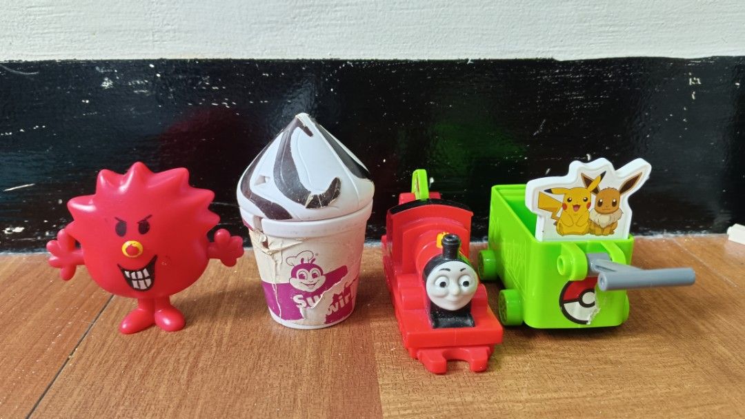 Jollibee Toy Collection (Category: Character Goods) located in Taytay. Submitted by reese511 (Listing ID 1354959302, Image 3). Description: Used Jollibee Toy Collection Take All 13pcs and 1pcs Unused Jollibee tumbler plus free 4pcs mix toys all for 500.