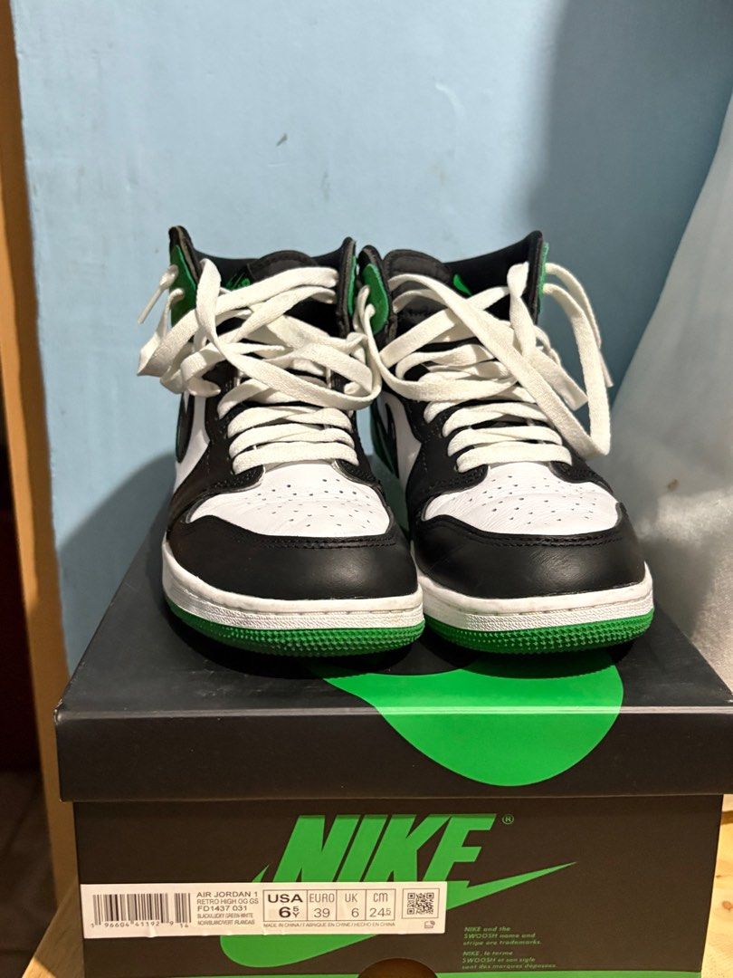 Jordan 1 High Lucky Green (Category: Sneakers) located in Las Pinas. Submitted by apoutletph (Listing ID 1376301297, Image 1). Description: Size 6Y / 7.5W / 6M 💯 intact for the box Comes with all the laces.