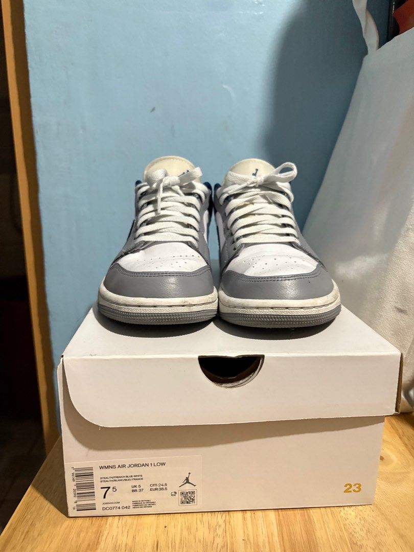 Jordan 1 Low Blue Elephant / New York (Category: Sneakers) located in Las Pinas. Submitted by apoutletph (Listing ID 1376301003, Image 1). Description: Size: 7.5W / 6M free extra white laces box 💯 intact.
