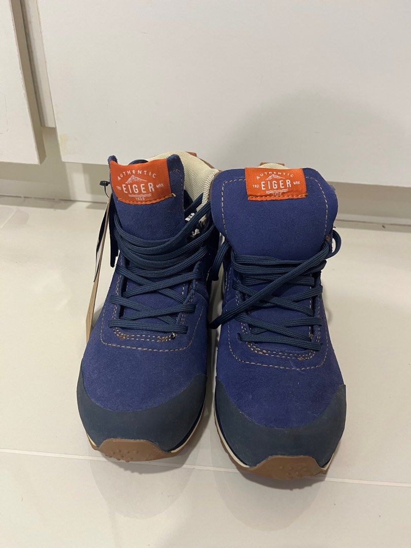 Kids shoes (Category: Babies & Kids Fashion) located in Singapore. Submitted by twodaisies (Listing ID 1376322150, Image 1). Description: Size as per pic. Brand new, no discolouration..