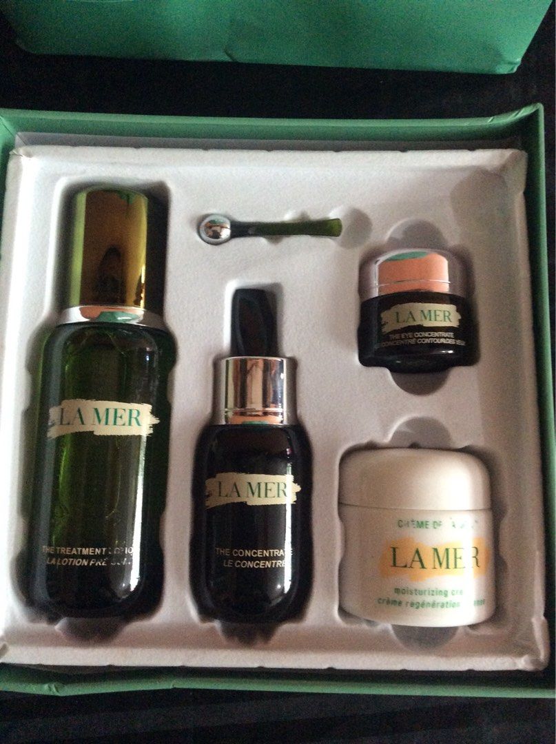 La Mer Skincare Set (Category: Face Care) located in Quezon City. Submitted by marky1969 (Listing ID 1376265558, Image 2). Description: AVAILABLE! AVAILABLE! For Sale Only... Unwanted gift last Christmas... RFS: Im using other brand... NOTE: One set na lang available! Yung isang buyer sabi niya not authentic daw yung product...since i dont have any idea about this item...much better if personal pick up ng buyer para ma check nyo din muna.. INCLUS