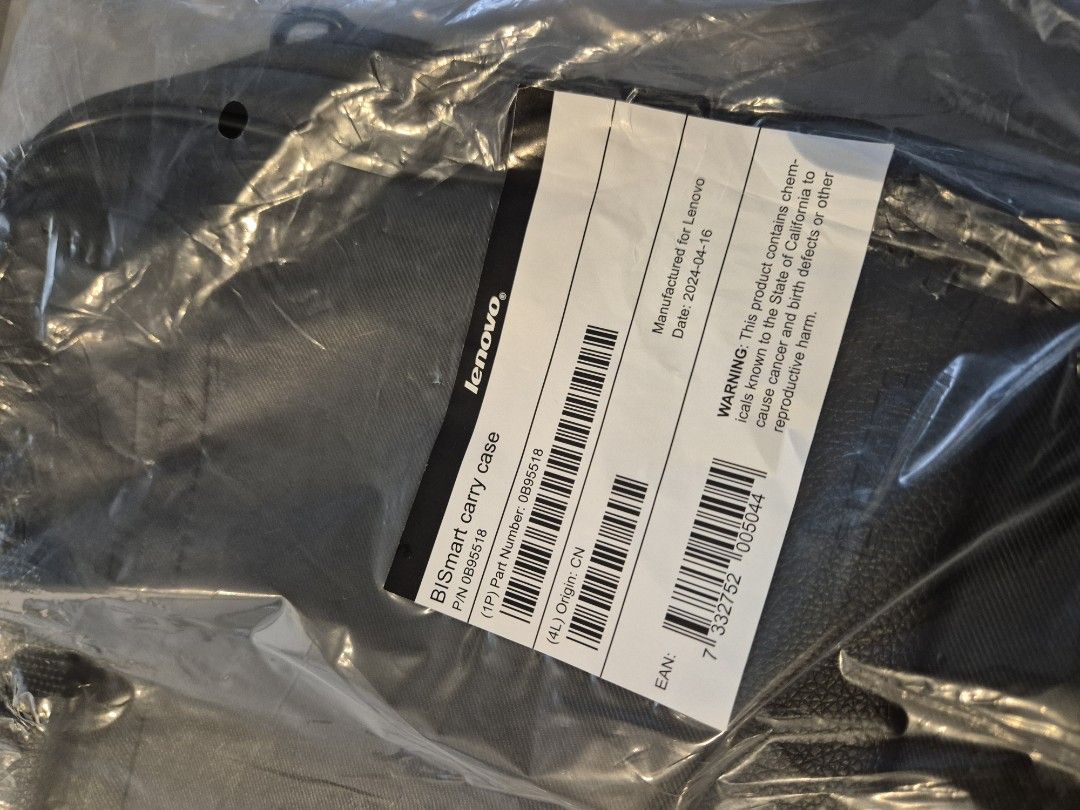 Laptop Bag - Lenovo ( Brand New ) (Category: Laptop Bags & Sleeves) located in Singapore. Submitted by eszheat (Listing ID 1376256636, Image 2). Description: Lenovo Lap top bag 10/10 ... brand new in packaging.