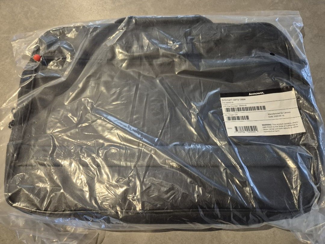 Laptop Bag - Lenovo ( Brand New ) (Category: Laptop Bags & Sleeves) located in Singapore. Submitted by eszheat (Listing ID 1376256636, Image 1). Description: Lenovo Lap top bag 10/10 ... brand new in packaging.