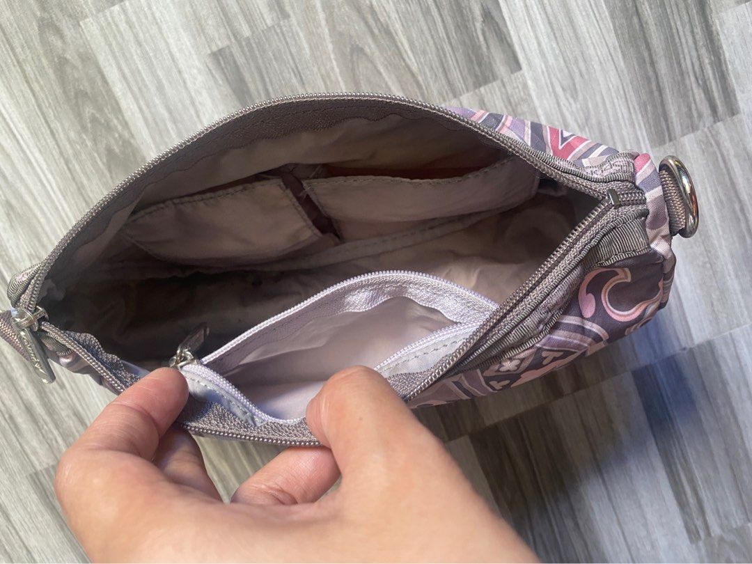 LeSportsac Mini Bag (Category: Cross-body Bags) located in Antipolo. Submitted by marcoandpaolomerchandise (Listing ID 1376419721, Image 3). Description: From Japan 📌Walang Sling na kasama Minimal issue : May konting sa loob , Hindi kita sa labas , Pag nalagyan ng laman hindi na issue kase nasa ilalim naman po. Location: Pagrai Antipolo J&T Sf 55 Luzon 🔹 75 Vismin Please HUWAG po mag offer kung hindi sure buyer , kase once nag Offer kayo nahing