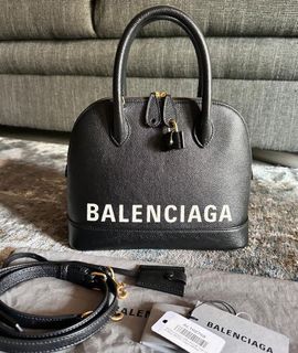 (Kategori: ) berada di . Dikirim oleh anzeraluxbags.id (ID iklan 1376406226, Gambar 1). Deskripsi: .