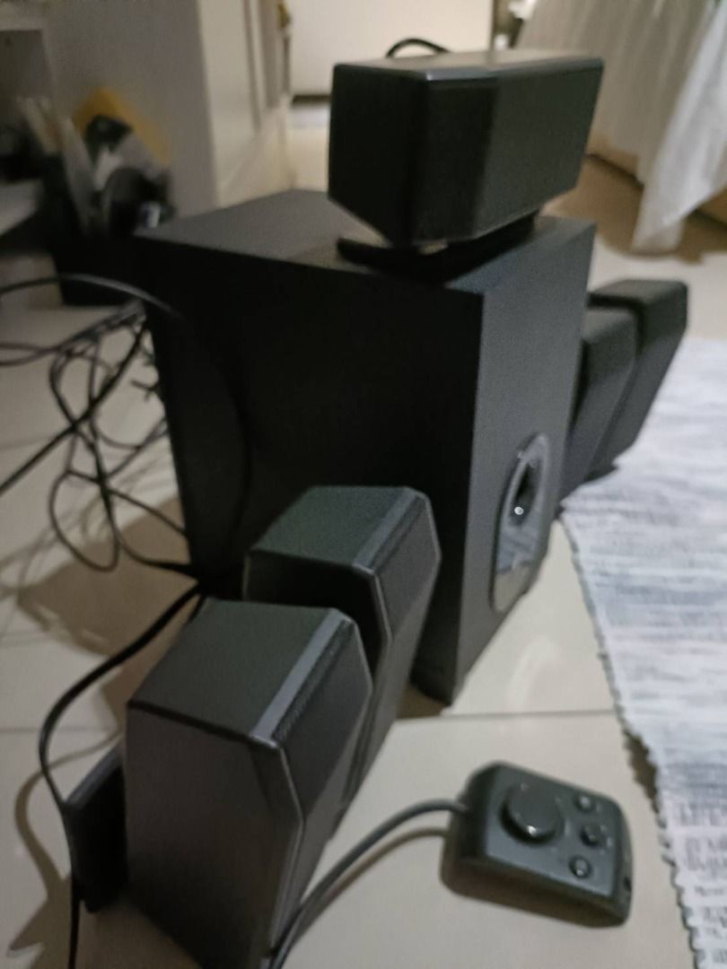 由 0906399579w (刊登 ID 1376386440，圖片 1) 提交，位於 桃園市 (Taoyuan) 的 LOGITECH有線音響劇院環繞音效音箱6件 (類別：其他音響配件及設備)，說明：有問必答 喜歡價可議。