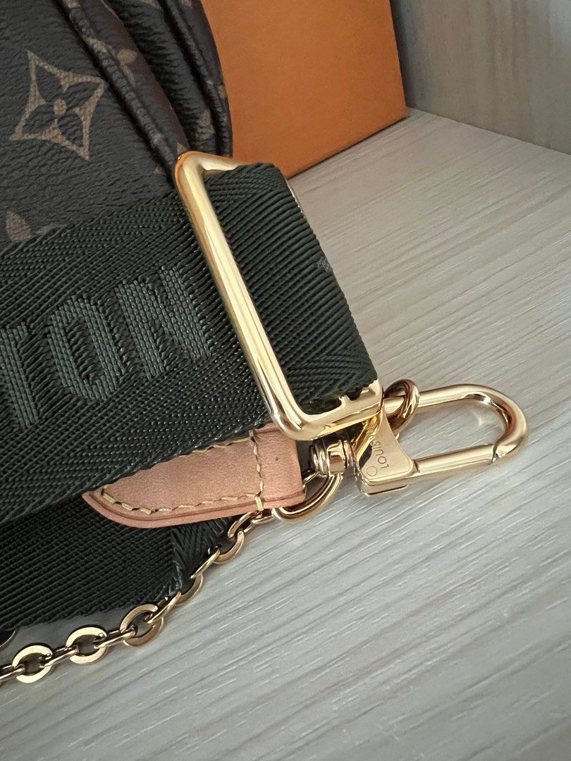 Louis Vuitton Multi pochette accessories (Category: Bags & Wallets) located in Singapore. Submitted by usercx (Listing ID 1376276945, Image 3). Description: Lightly used. Slight usage mark on label, no other defects. Good condition, with receipt from Paris..