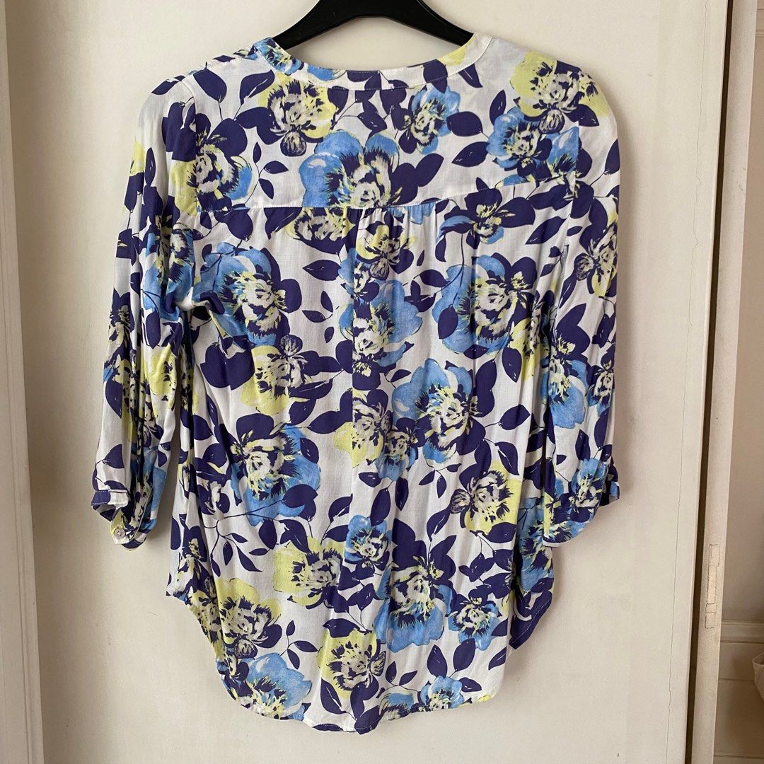 Marks & Spencer 3/4 Sleeves Floral Top (Category: Blouses) located in Quezon City. Submitted by nikknacks (Listing ID 1376235796, Image 3). Description: Marks & Spencer 3/4 Sleeves Floral Top ✅Size: UK12/EUR40 ✅Garment Measurements: Length: 25” Bust: 43” Waist: 43” ✅Lightly used ✅RFS: Decluttering 💰Php 500 ✉️PM if interested .
