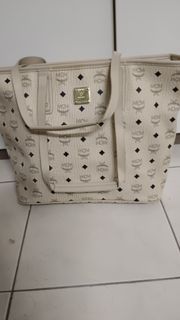 (Category: ) located in . Submitted by shida_mamacat (Listing ID 1376357425, Image 1). Description: .