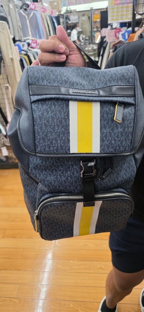 Michael Kors Mens bag (Category: Luxury Bags & Wallets) located in Pasay City. Submitted by casimira22 (Listing ID 1376325715, Image 1). Description: arrival is sa 29 from Japan.