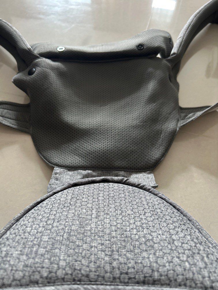 Mimosa Airplush 6-Way Hipseat Carrier (Category: Carriers & Slings) located in Singapore. Submitted by yaz03 (Listing ID 1376242352, Image 3). Description: bought this carrier to replace an old carrier but ended up fixing the old one and not needing this ☺️ no box. retail price was $99 Mimosa Airplush 6-Way Hipseat Carrier is designed with inner panel fully lined with AirPlush Mesh, ventilated by German Engineering. It is perfectly suited for act