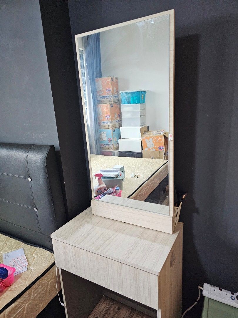 Minimalist Dressing Table with Mirror65075296308867111