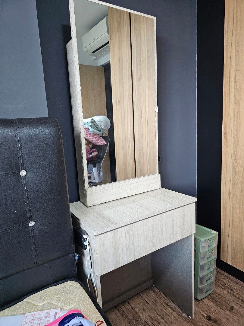 Minimalist Dressing Table with Mirror65075296308867112