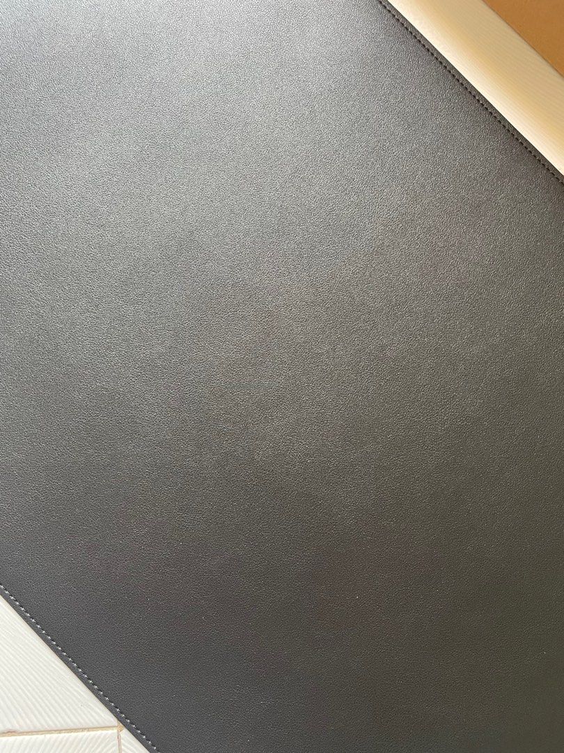 Mouse Pad (Category: Mouse & Mousepads) located in Jitra. Submitted by myapologies123 (Listing ID 1376239321, Image 2). Description: mouse pad PU leather 40cm x 80cm beli tapi tak pernah guna sebab besar untuk meja saya.