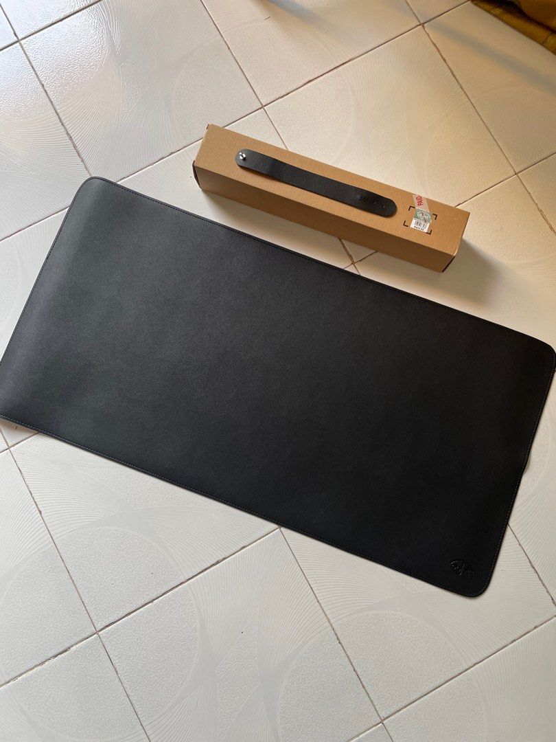 Mouse Pad (Category: Mouse & Mousepads) located in Jitra. Submitted by myapologies123 (Listing ID 1376239321, Image 1). Description: mouse pad PU leather 40cm x 80cm beli tapi tak pernah guna sebab besar untuk meja saya.