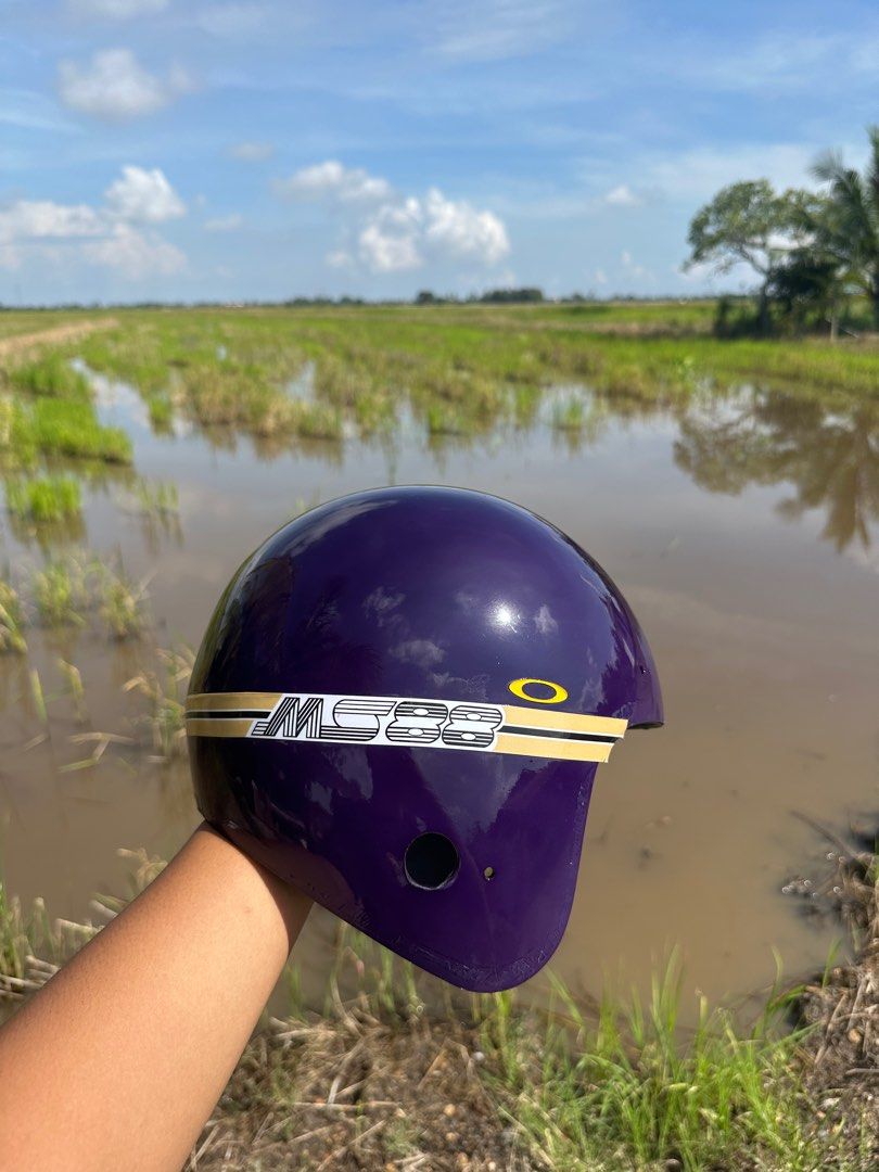 Ms88 vintage (Category: Announcements) located in Kuala Lumpur. Submitted by zarifaizat56165 (Listing ID 1376356590, Image 2). Description: Nak restore helmet,repaint helmet,tukar padding dan lain2 boleh roger,ms88 double lining pun kita layan ✌️.
