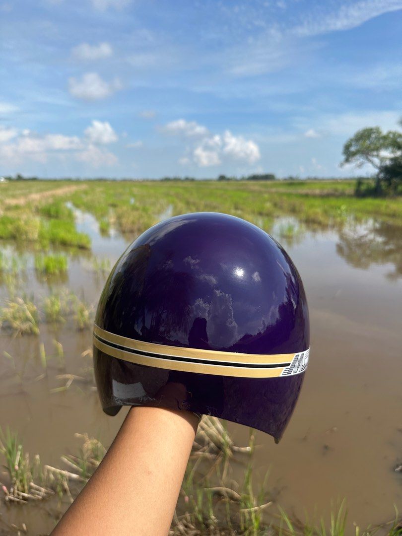 Ms88 vintage (Category: Announcements) located in Kuala Lumpur. Submitted by zarifaizat56165 (Listing ID 1376356590, Image 1). Description: Nak restore helmet,repaint helmet,tukar padding dan lain2 boleh roger,ms88 double lining pun kita layan ✌️.
