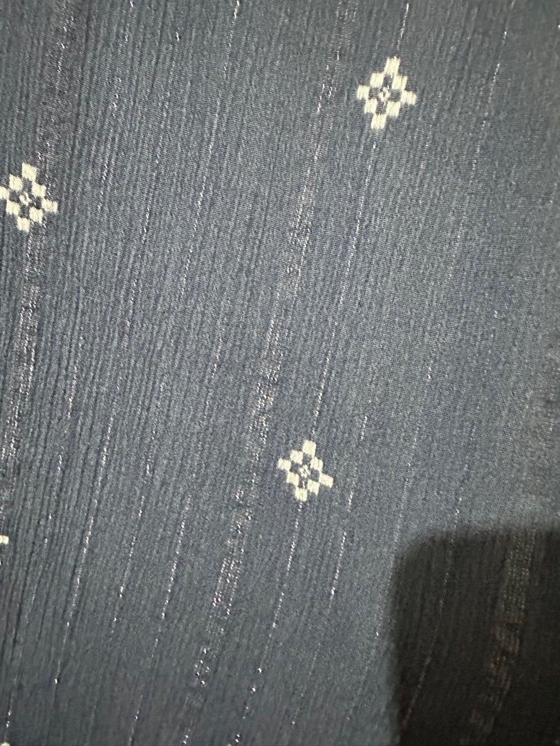 Navy Blue Sleeveless Top (Category: Sleeveless) located in Paranaque City. Submitted by decluttermatters (Listing ID 1376411890, Image 2). Description: From 🇺🇸 Size is Small RFS: Decluttering ✅ For used items, kindly manage your expectations. If you are meticulous with used clothings, I highly suggest you bid on new or excellent used condition items to save us both time and hassle. Thanks! ✅ Actual color may differ due to lighting and depending