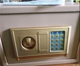 (Category: ) located in . Submitted by furnituresalestore (Listing ID 1376392117, Image 1). Description: .