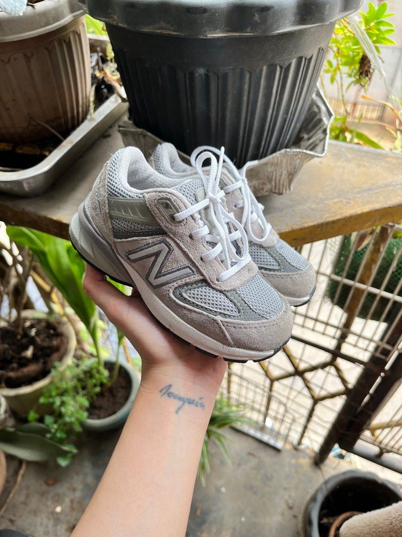 NEW BALANCE 990 V5 Kids (Category: Babies & Kids Fashion) located in Antipolo. Submitted by kitclothing (Listing ID 1376370888, Image 2). Description: US 7K UK 6.5K FR 23.5 / 13.5CM NEEDS CLEANING Payment via Gcash/Bank Transfer Shipping via Regular J&T Price is still negotiable for sure buyer.