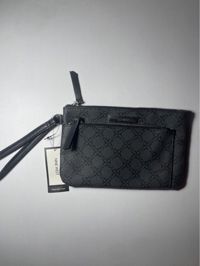 NINE WEST PURSE/POUCH (Category: Purses & Pouches) located in Pasig City. Submitted by saturnscope (Listing ID 1376332715, Image 1). Description: - with inner card compartment and pocket 📍Pasig, Manggahan (I don’t ship outside Metro Manila po) MOD: Lalamove MOP: Gcash.