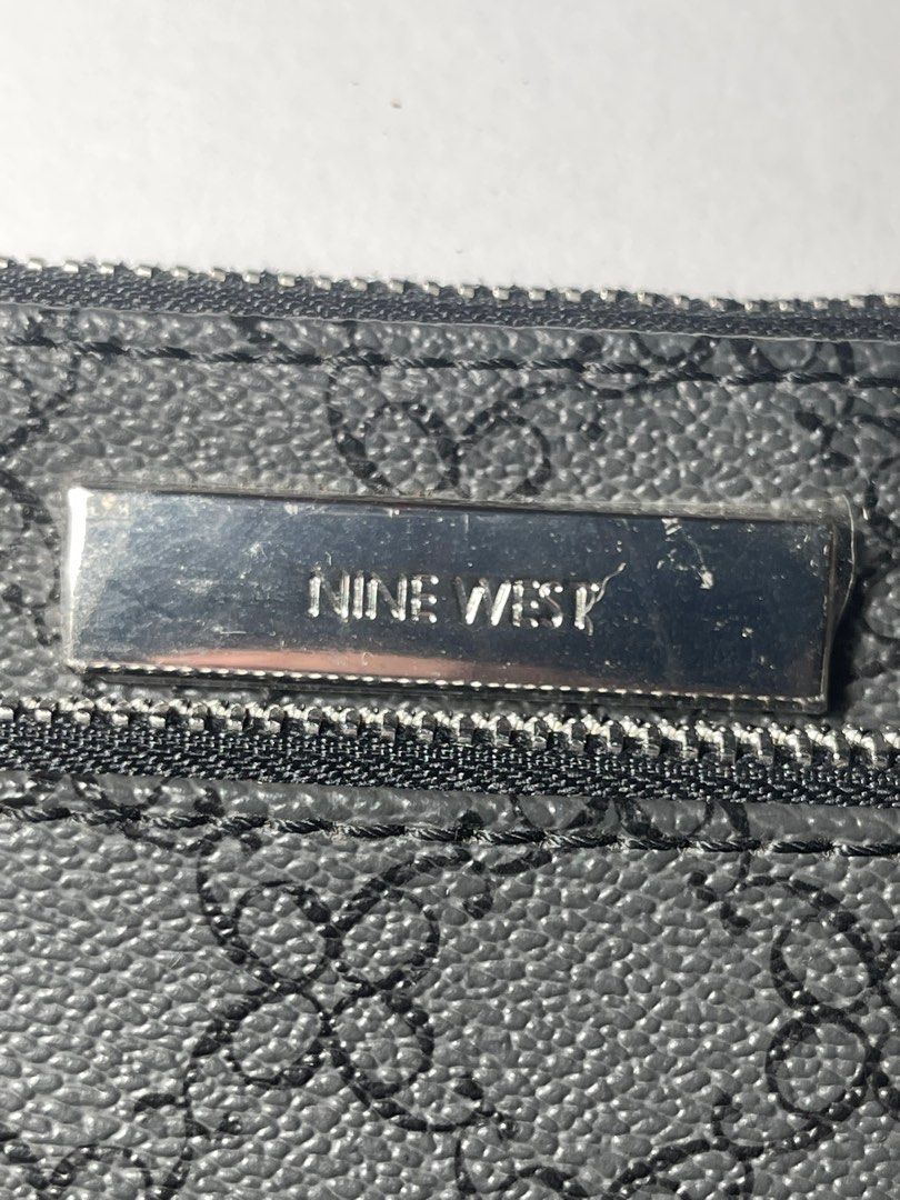 NINE WEST PURSE/POUCH (Category: Purses & Pouches) located in Pasig City. Submitted by saturnscope (Listing ID 1376332715, Image 2). Description: - with inner card compartment and pocket 📍Pasig, Manggahan (I don’t ship outside Metro Manila po) MOD: Lalamove MOP: Gcash.