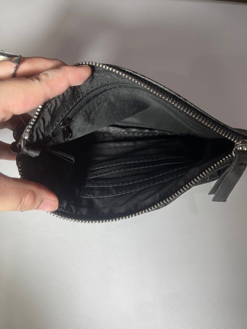 NINE WEST PURSE/POUCH (Category: Purses & Pouches) located in Pasig City. Submitted by saturnscope (Listing ID 1376332715, Image 3). Description: - with inner card compartment and pocket 📍Pasig, Manggahan (I don’t ship outside Metro Manila po) MOD: Lalamove MOP: Gcash.