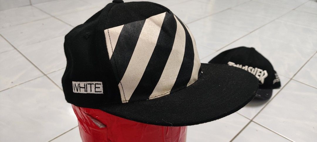 Off white (Category: Cap & Hats) located in Kuala Lumpur. Submitted by limmalek6608890 (Listing ID 1376388837, Image 1). Description: Not legit.